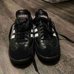black adidas sambas
